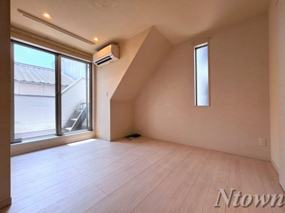 【居間・リビング】 | Grandtic Castle | ゆったり過ごせる居間です