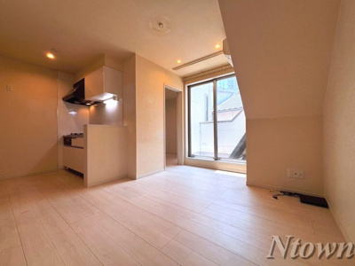 【居間・リビング】 | Grandtic Castle | こちらのリビングで趣味の時間をお楽しみください