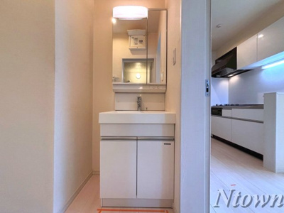 【独立洗面台】 | Grandtic Castle | 独立洗面化粧台が付いています