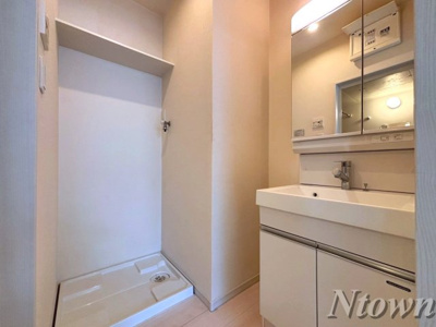 【洗面所】 | Grandtic Castle | 脱衣スペースもあります