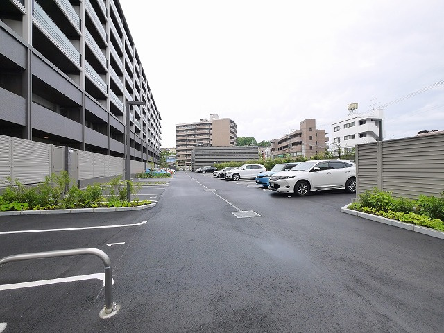 ルネ富雄の駐車場