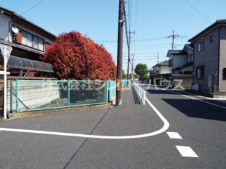 【前面道路含む現地写真】 | ※南側は水路があるため接道にはなりません。