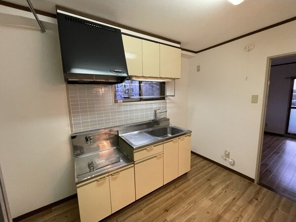 エクセル二村台のキッチン|同物件の別部屋になります。