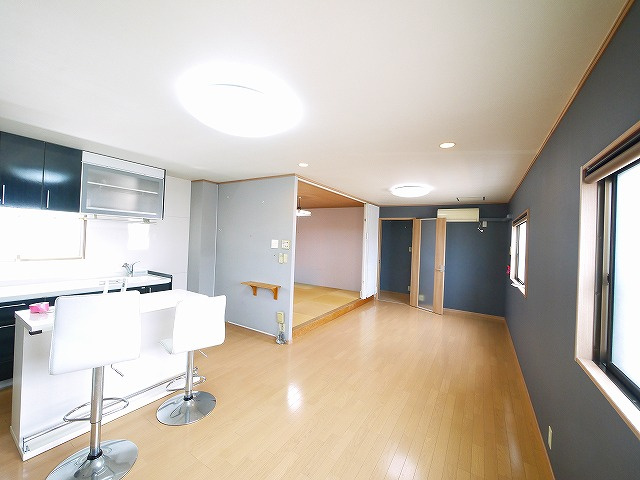 フジモトビルの居間・リビング|ゆったり過ごせる居間です