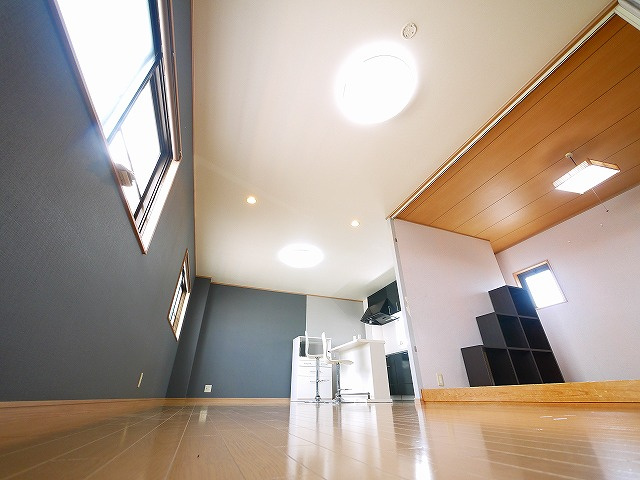 フジモトビルの居間・リビング|使いやすいリビングです