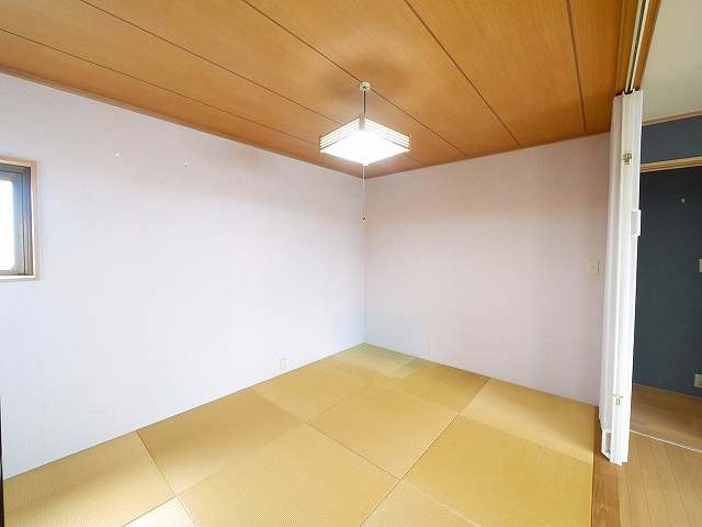 フジモトビルの寝室|落ち着いた色調の洋室です