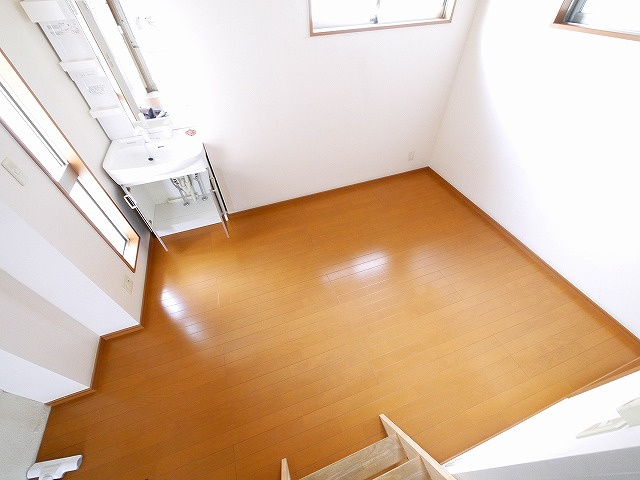 フジモトビルの洗面所|明るい洗面所です