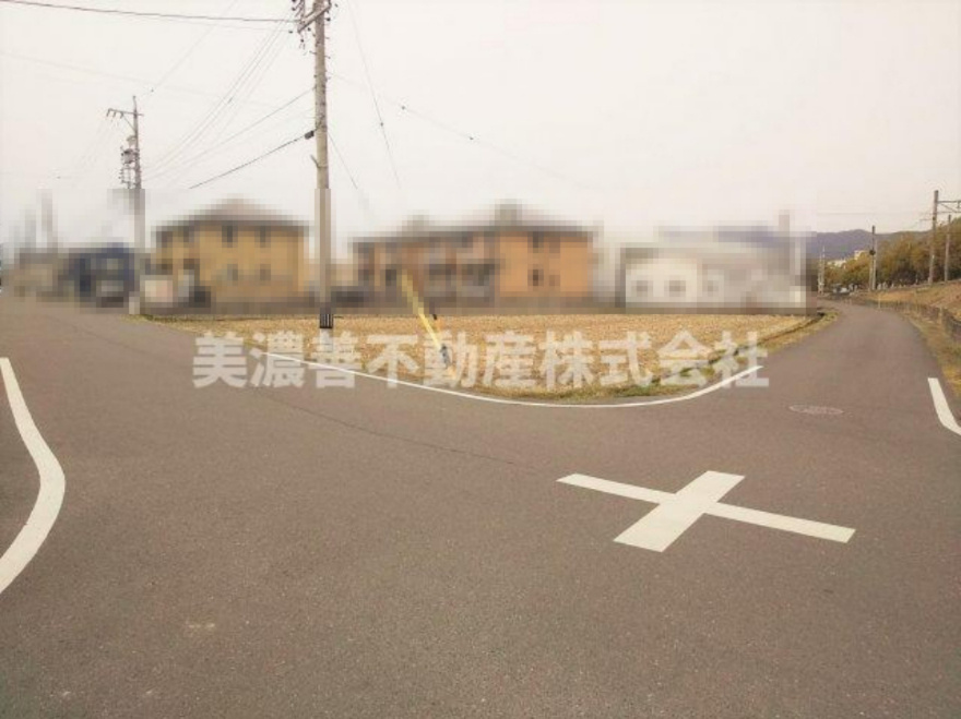 ５８２６２　岐阜市領下土地の前面道路含む現地写真