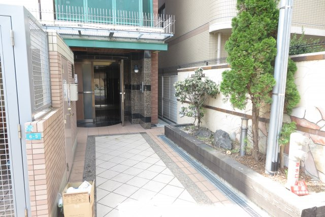 コンソラーレ難波のエントランス