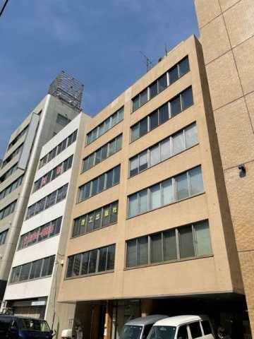 ヤマギビルの外観