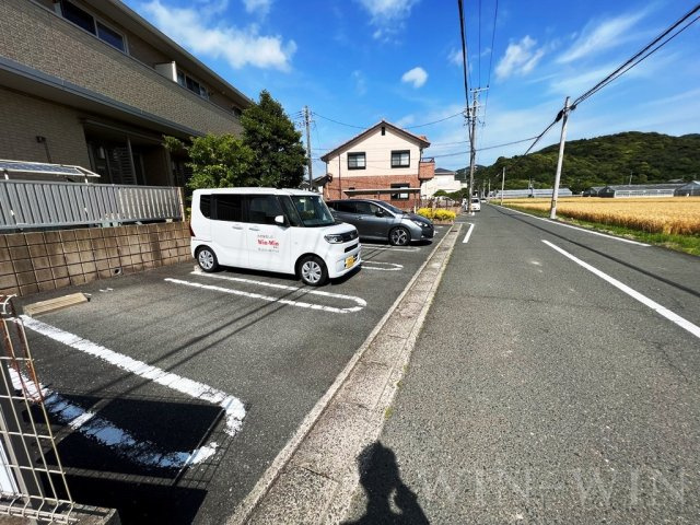 ソレイユの駐車場