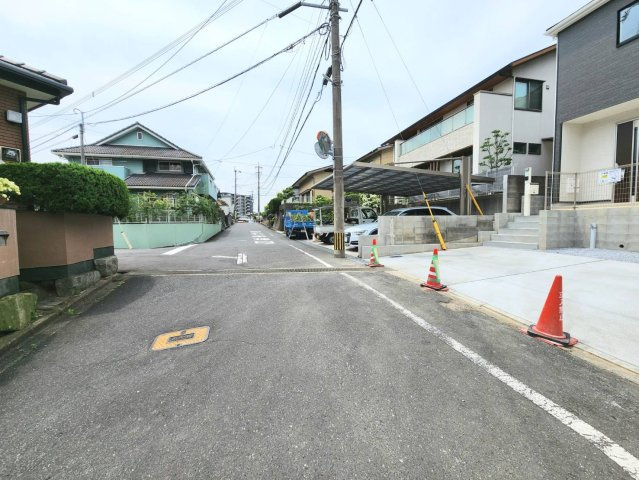 ークレイドルガーデンー小倉南区志井６丁目第4　【小倉南区　新築戸建て】の前面道路含む現地写真|前面道路も広々♪駐車しやすい♪　【小倉南区　新築戸建て】