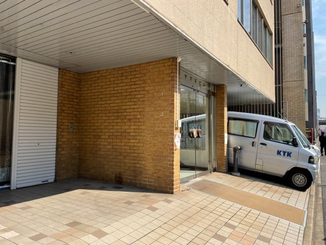 ヤマギビルのエントランス