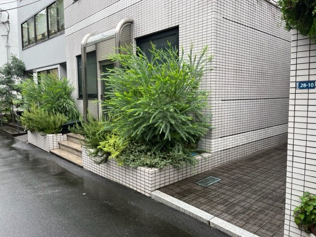 神宮前松井ビルのエントランス