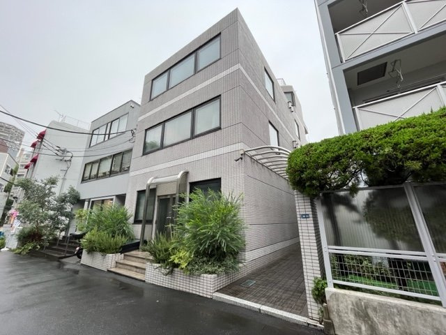 神宮前松井ビルの外観