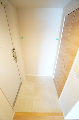 【玄関】 | IS | ※同物件・同タイプの写真です。