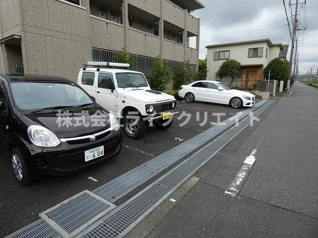 ジャルディネットの駐車場