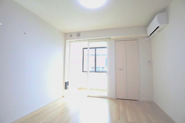 カリーノⅥの居間・リビング|写真は同建物の別部屋を参考に掲載しております。