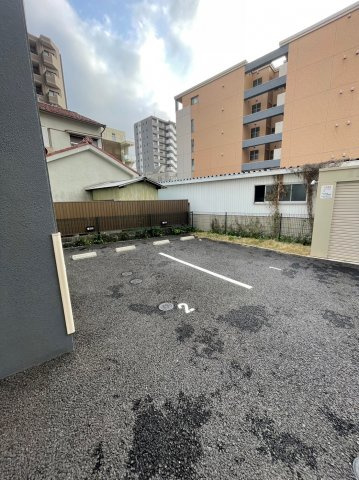 PULCHRA OZONEの駐車場