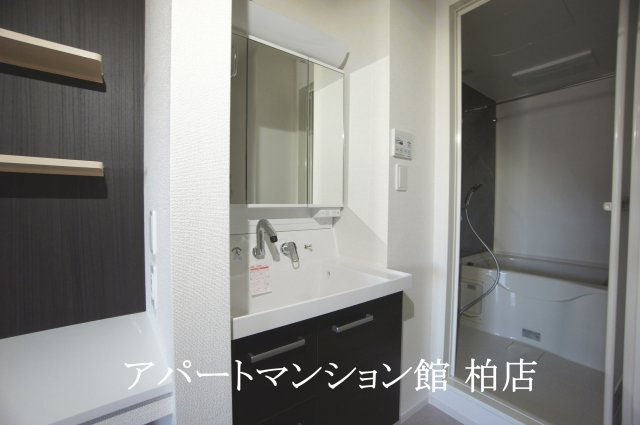 ドゥ　ボヌールⅡの独立洗面台