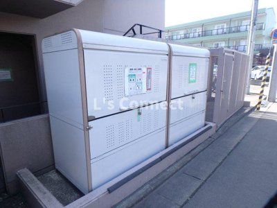 【その他共用部分】 | ベルシティイズミ | 敷地内にゴミ置き場があります。