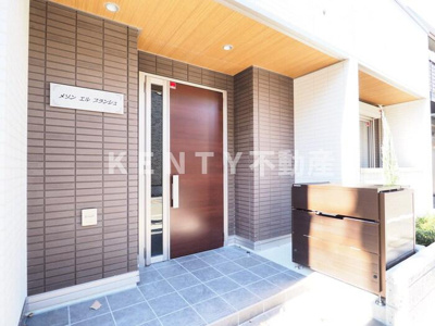 【エントランス】 | メゾン　エル　ブランシュ | 落ち着いたエントランスです