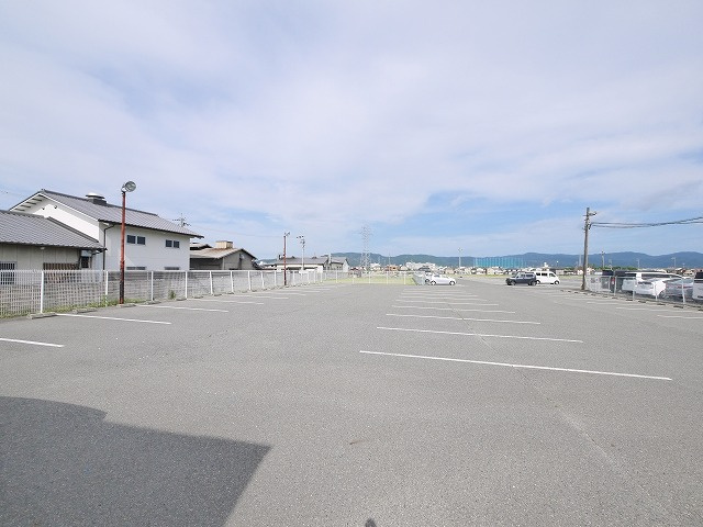 西ノ京町店舗の駐車場