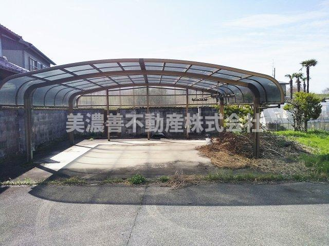 ６０７００　養老郡養老町西岩道中古戸建の駐車場