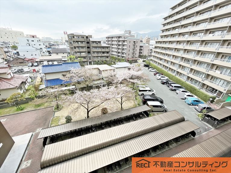 セレーノ見附の駐車場