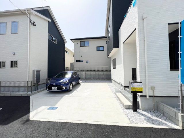 ーRicca－リッカー若松区西小石町1期　【若松区　新築戸建て】の駐車場|駐車スペースは並列2台可能♪　【若松区　新築戸建て】