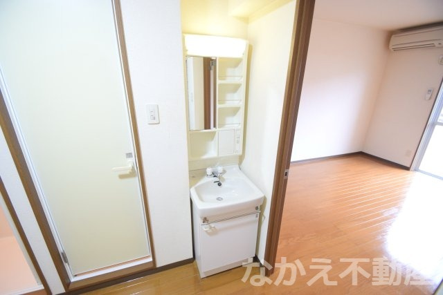 【洗面所】 | 明るい洗面所です