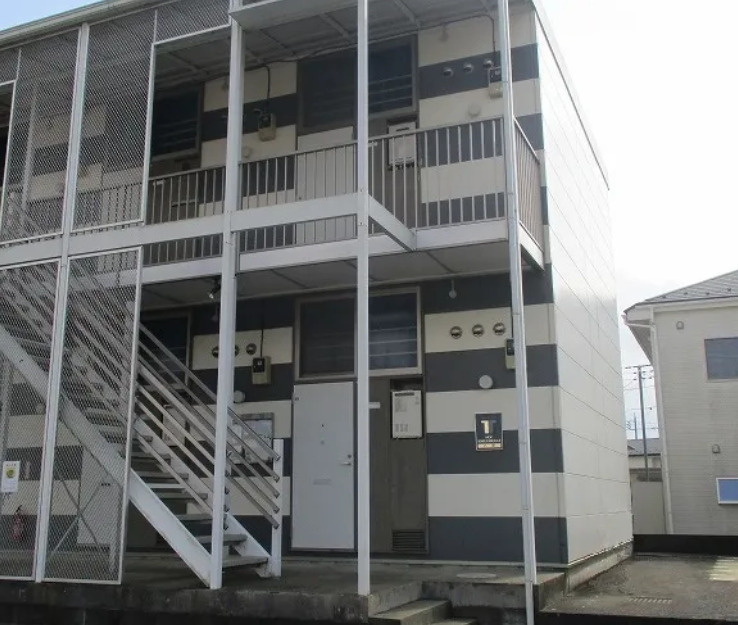 レオパレス八原のエントランス