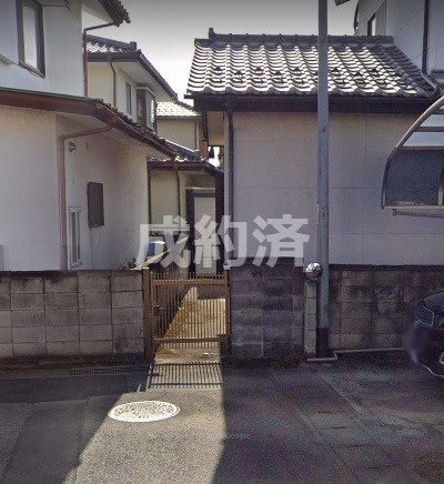 高崎市小八木町売地の前面道路含む現地写真|北側道路は接道間口２ｍです。