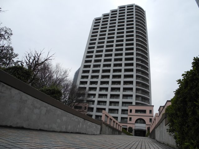 西戸山タワーホウムズノースタワーの外観
