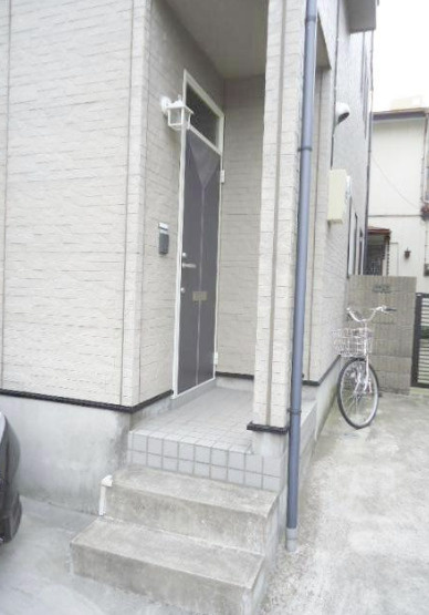 ひばりハイツのエントランス