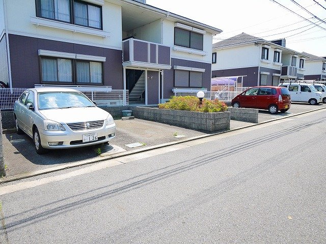 サンモールハイツCの駐車場