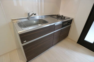 【キッチン】 | REGALEST　PRESTON春日 | 別号室の写真になります。現況優先。