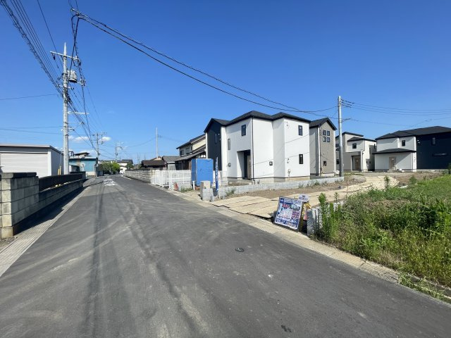 川島町下伊草3期　新築戸建の前面道路含む現地写真|現地（２０２３年７月）撮影　北側5.7ｍ公道