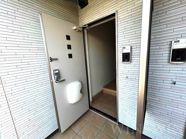 メゾン ボンヌシャンスの玄関