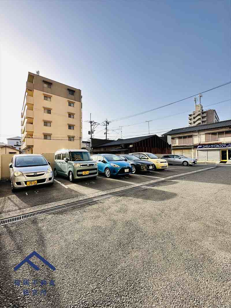 クレスト福間駅前の駐車場