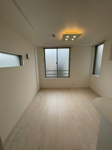 仲介手数料0円！！LUORE大曽根NORTHの居間・リビング