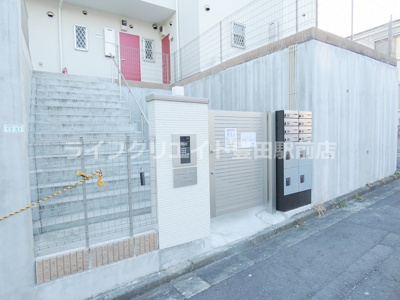 【エントランス】 | DOME TAMA H棟 | ※別棟の写真です。