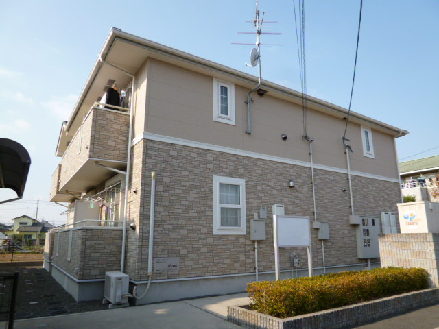 倉敷市西中新田のアパートの外観