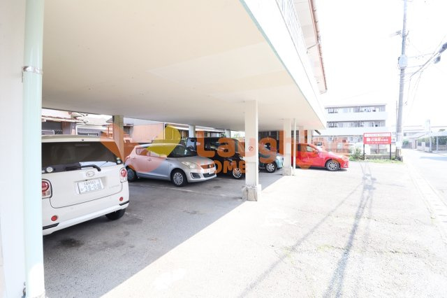 コーポ土居ノ内の駐車場