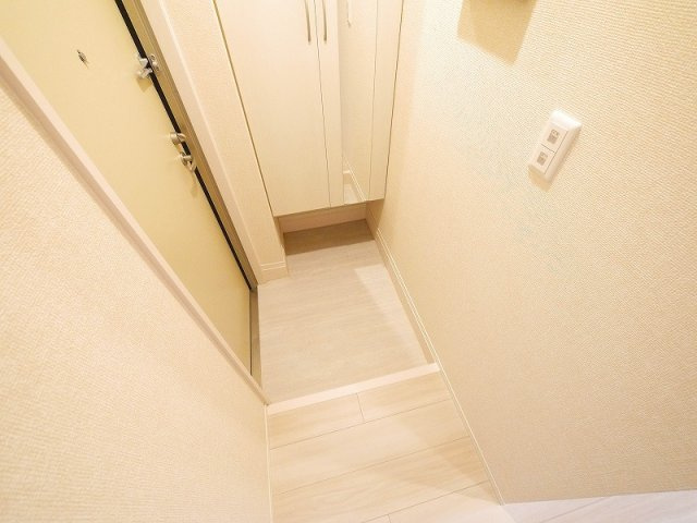 シュエット四条大路の玄関|収納もある玄関です