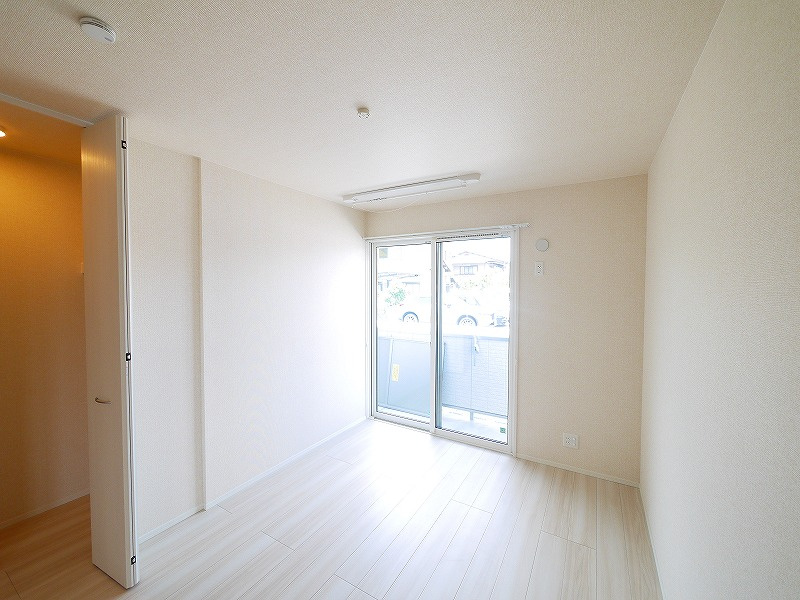 シュエット四条大路の寝室|広くて明るい寝室