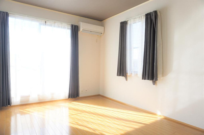 【居間・リビング】 | ローレルハイツ | 同型別部屋です。