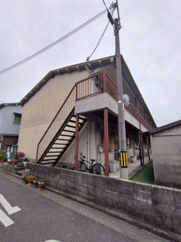 堺市西区浜寺石津町中１丁のアパートの外観