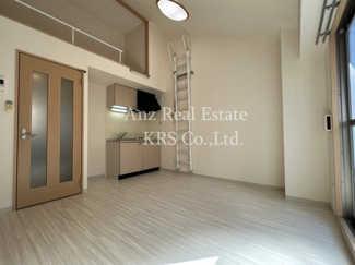 【洋室】 | ヴィッラ　リエート　エム | 洋室約8帖の広さがあり、ロフト付きで空間広めの洋室です！