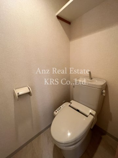 【トイレ】 | ヴィッラ　リエート　エム | 温水洗浄暖房便座のおトイレには棚もあります☆